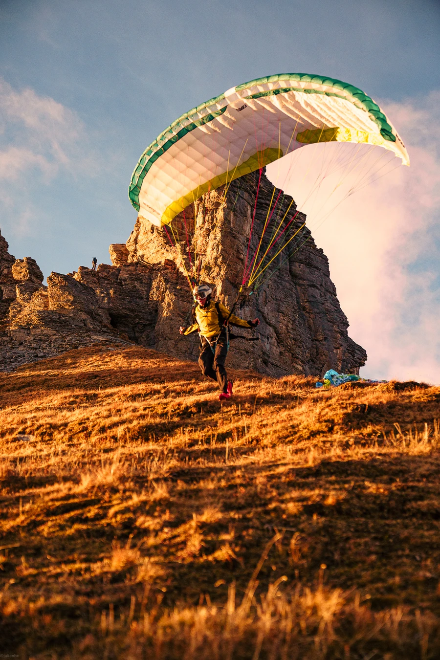 Décollage en speedflying face à la falaise